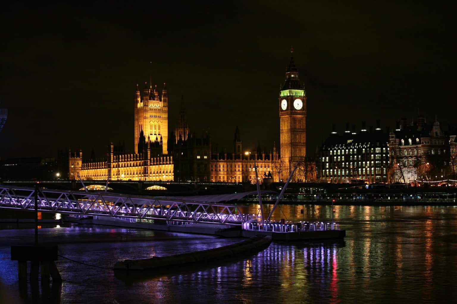  London skyline showing Houses of Parliament and Big Ben 