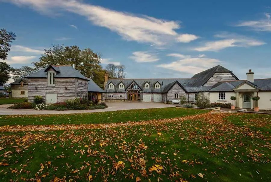  Country residence with a brighter sky 