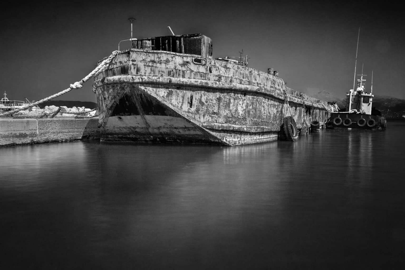  Picture of a rusty boat by Rick McEvoy industrial photographer in Dorset 