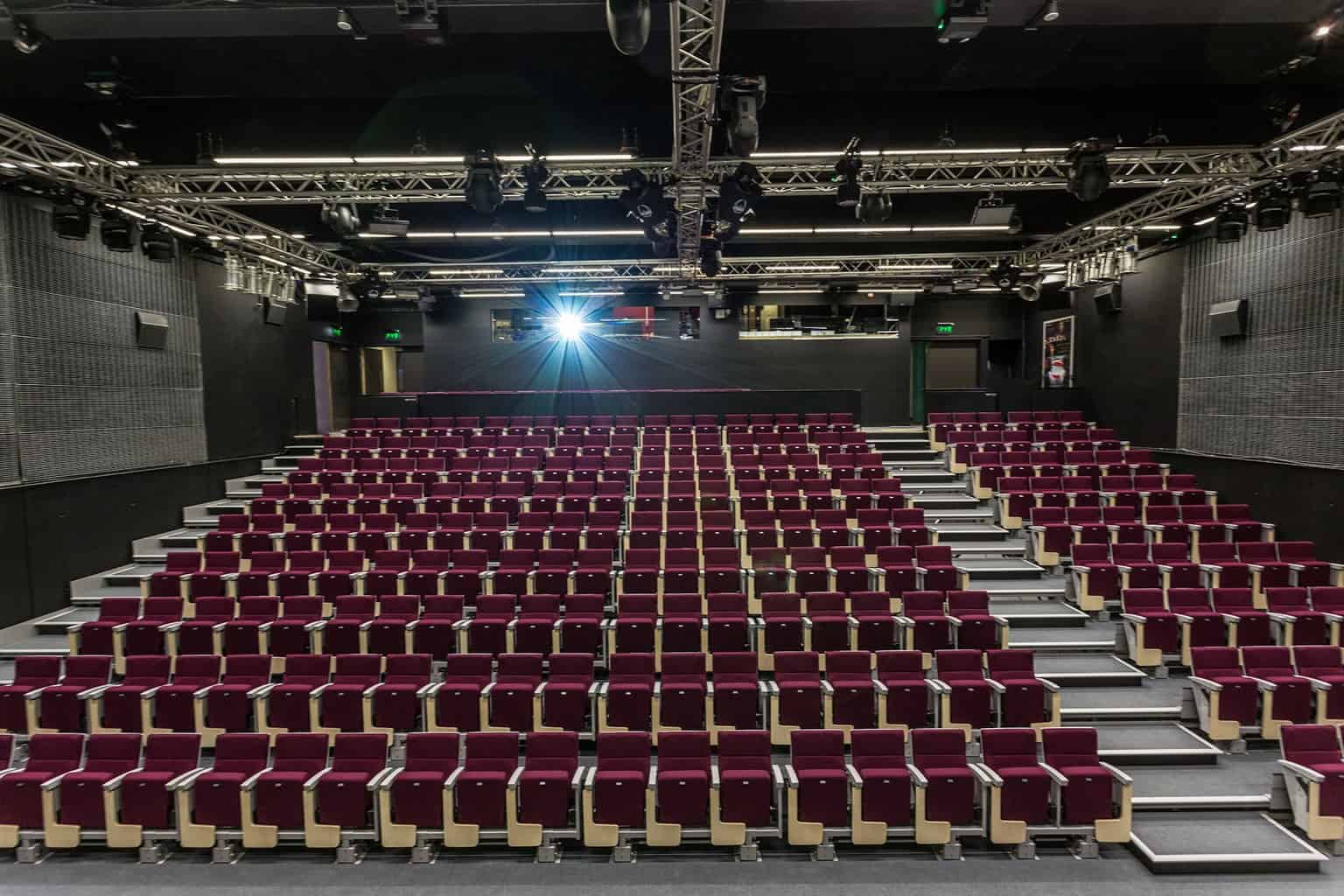  Lecture Theatre by Rick McEvoy interior photographer in Hampshire 