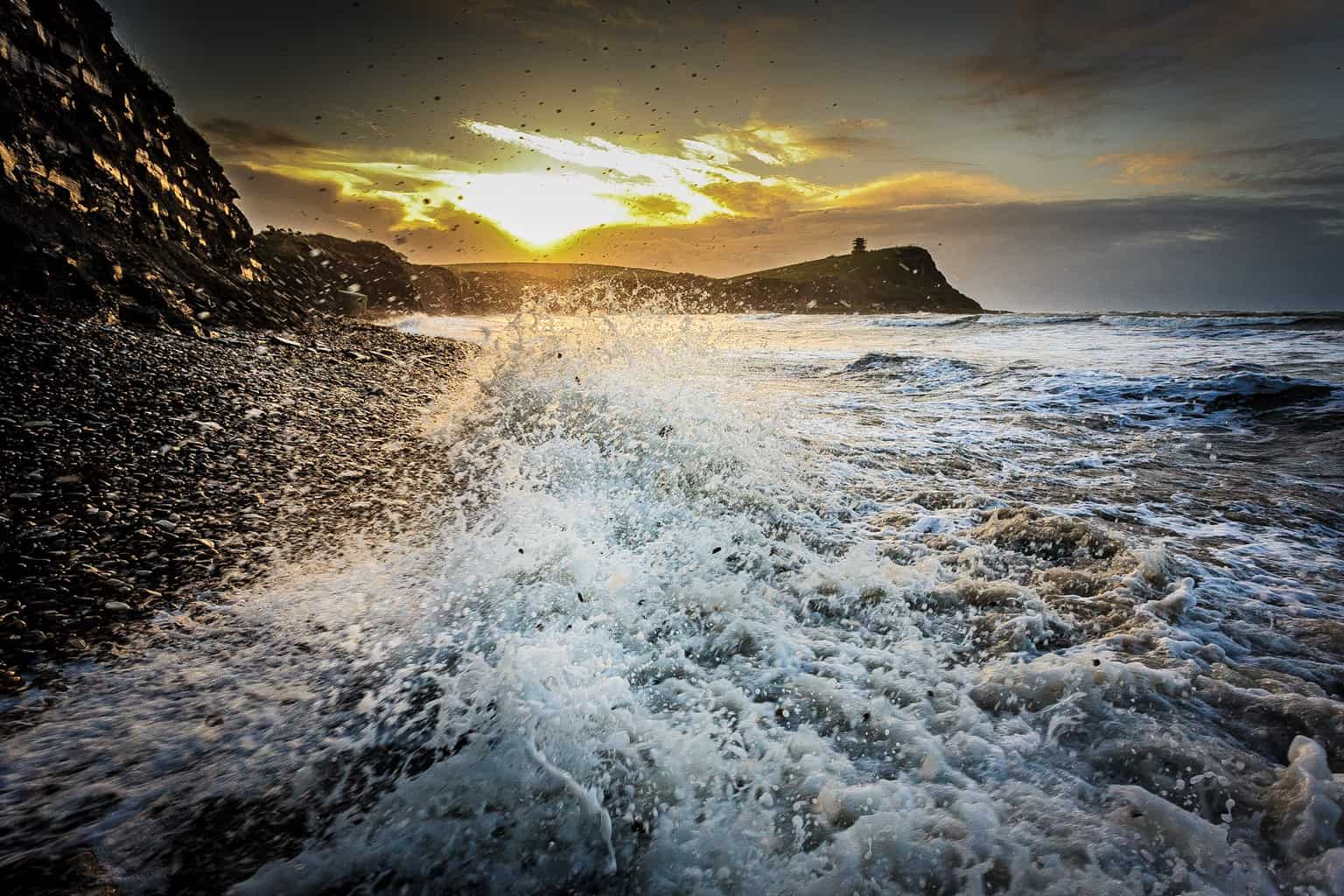  The picture of Kimmeridge Bay at sunrise with the crashing wave 