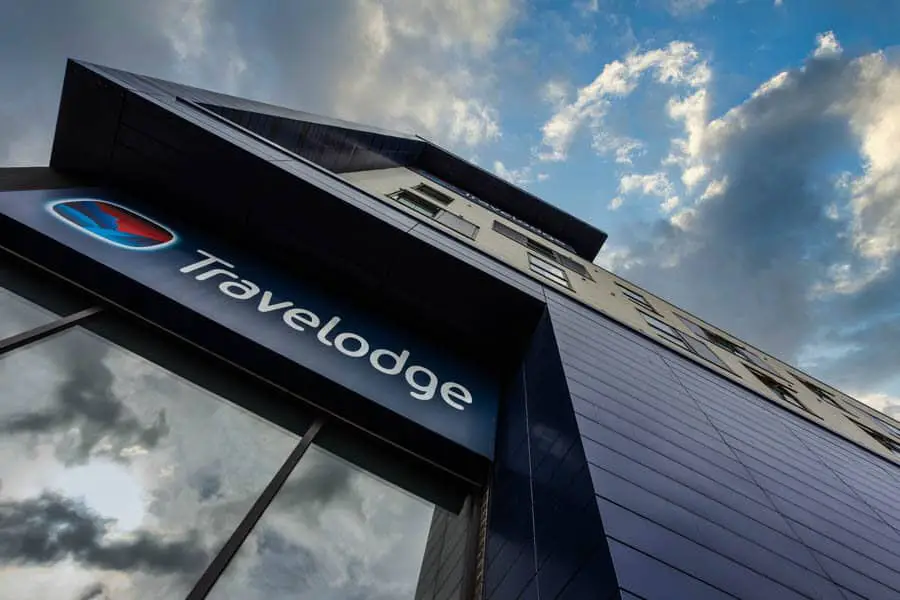  Travelodge Eastleigh Central - close up with a new sky 