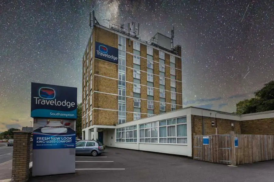  Travelodge Southampton Lodge Road at night under a starry sky!! 