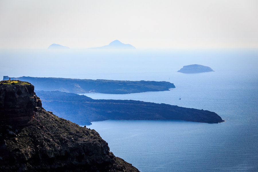 Looking towards Skaros Rock and the fingers of the land beyond.t