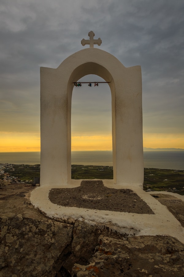 Cross at the Church of Panagia on the path from Imerovigli to Oi
